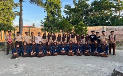 Levina-Neng Indah Terpilih Jadi Ketua dan Wakil Ketua Ekskul Jurnalistik MAN 1 Karawang Lewat Pemilu Digital