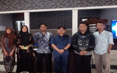 Tim Ekskul Jurnalistik dan Digital Kreatif MAN 1 Karawang Ikuti Technical Meeting Karawang Film Festival 2025