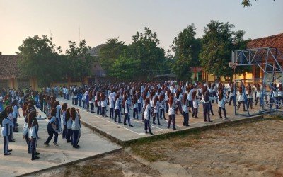 Jaga kebugaran sebelum KBM, MAN 1 Karawang lakukan pembiasaan Senam pagi di hari Jumat